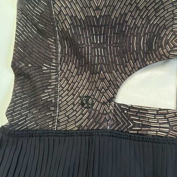 Lululemon Pleated Tank Top - Picture 5 of 6